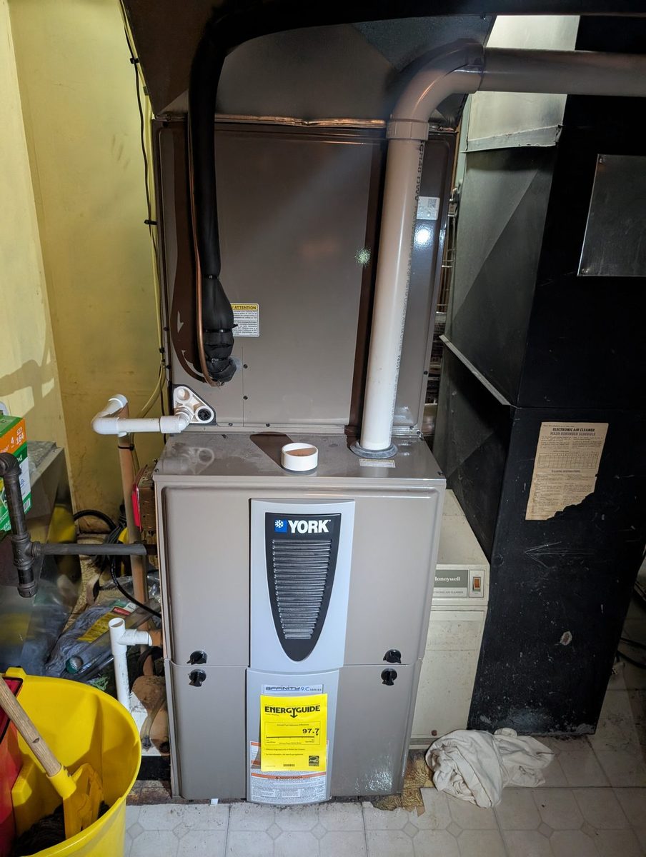 High-efficiency gas furnace